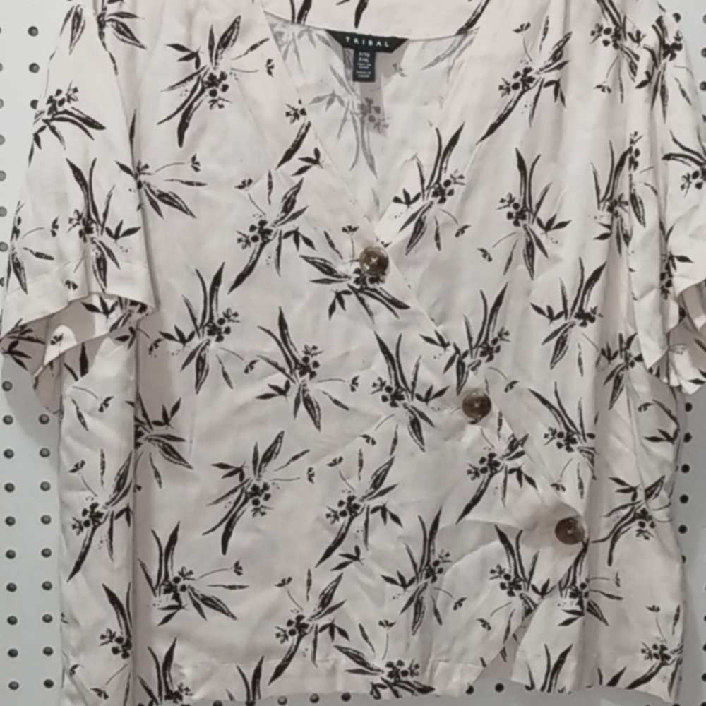 2/$10 Tribal Womens Size P/XL  short sleeve print blouse - Picture 5 of 5